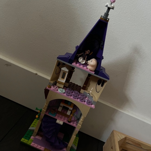 Lego tower rapunzel “customized” with  smiley cupcakes - Picture 3 of 3